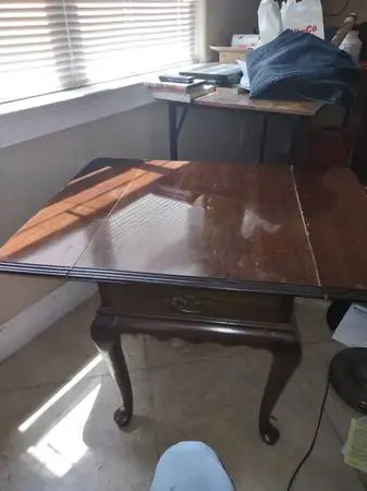Ethan Allen/ Small Drop Leaf Table