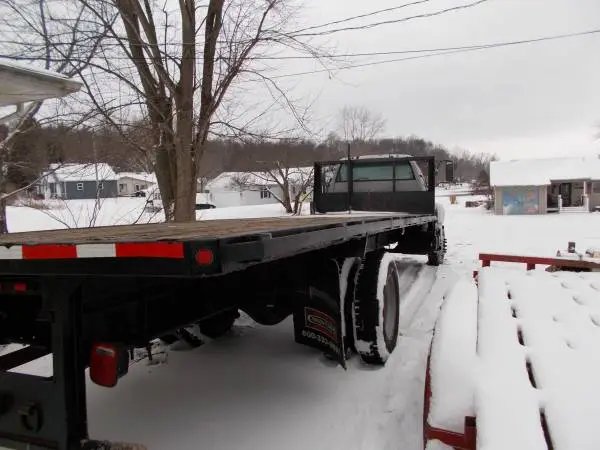 1997 gmc c6500 24 ft. flatbed 6.0 litre 76,902 actual miles