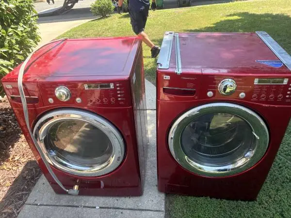 LG washer and dryer set can be stackable 375$