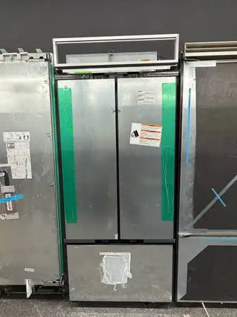 JENNAIR PANEL-READY REFRIGERATOR ICE MAKER