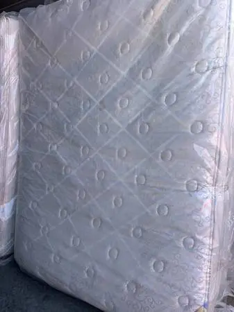 Queen Size Pillowtop Serta Mattress Set