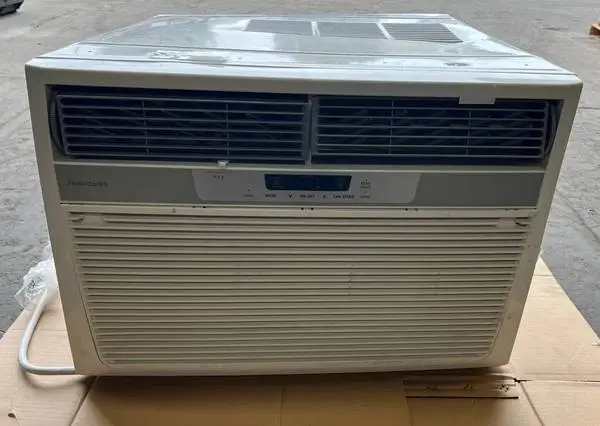 220 V Frigidaire 18,500 BTU Wall / window air conditioner. Very clean