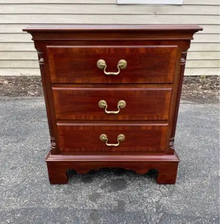 Lexington Furniture Single Cherry Nightstand/chest of drawers.