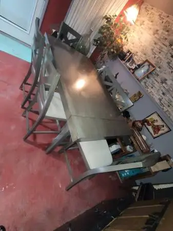 Beautiful Dining Table and Chairs for 6 people
