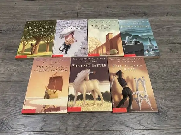 THE CHRONICLES OF NARNIA BY C.S. LEWIS 1-7 Paperback Books