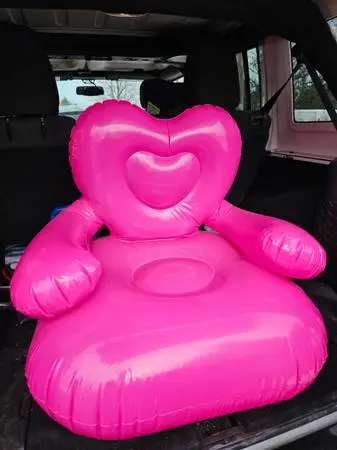 KIDS BLOW UP PINK CHAIR