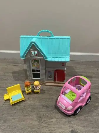 LITTLE PEOPLE BIG HELPERS HOME / HOUSE with CAR