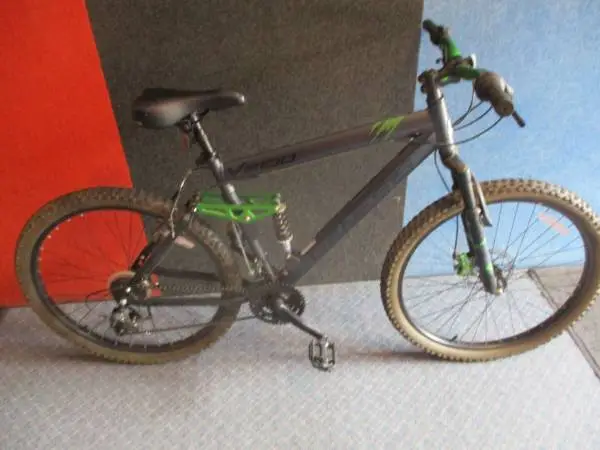 GENESIS, V2100. 26 inch tires.