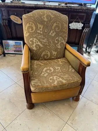 2 RECLINERS HIGH END DESIGNER CHAIRS