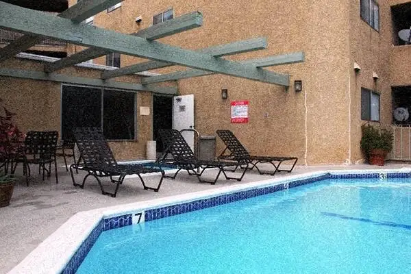Wow! This Studio is simply stunning! Visit today! 523 Sq Ft!