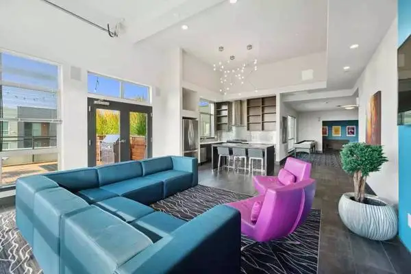 Beautiful luxurious urban living awaits you! 1 bed / 1 bath