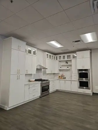 Slim shaker white kitchen cabinets 🔥