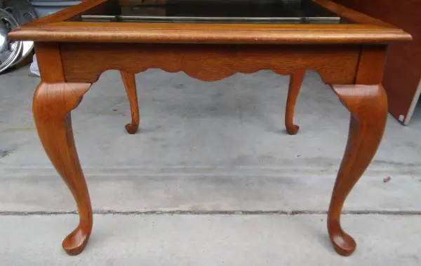 PENNSYLVANIA HOUSE SQUARE CHERRY FINISH COCKTA TABLE WITH GLASS PANEL