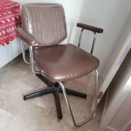 Belvedere Stylish Chair. swivel, Arm & Foot arest Rest -‹