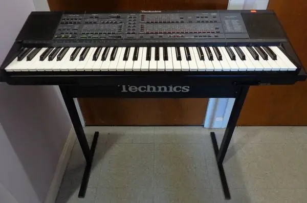 Technics SX-K700 Vintage Keyboard Synthesizer with Stand SZ-S60
