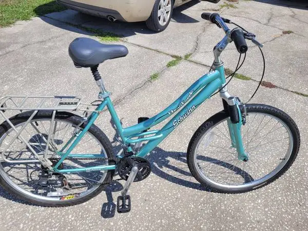 Like New Schwinn Clear Creek 18  Low Step Hybrid Bike Bicycle. 26 Ti