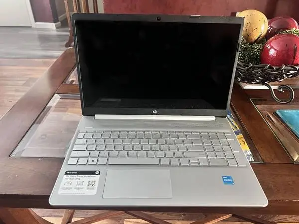 HP 15.6 In HD Touch-screen. Intel 12 Gen. 32gb Ram 1TB SSD