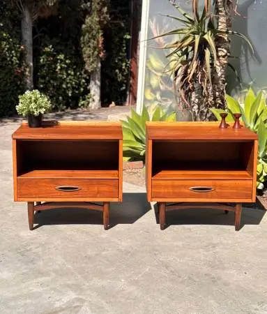 Matched Pair Broyhill Sculptura Mid Century Modern Walnut Nightstands