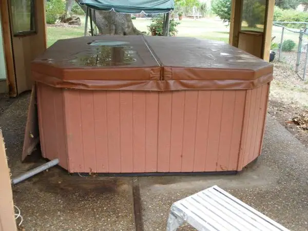 HOT TUB==VARY NICE !==MUST SELL