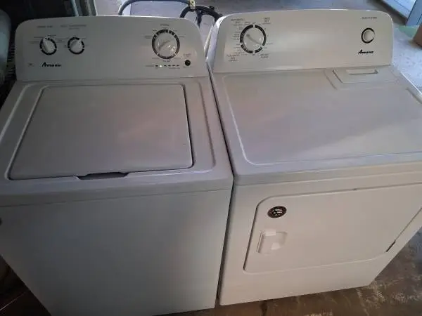 Amana (Whirlpool) Washer dryer   EXCELLENT CONDITION.