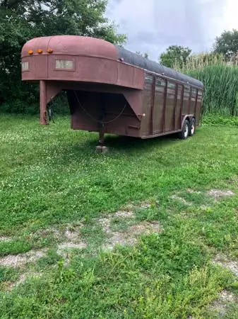 28’ horse trailer 5th wheel (Converted)price reduced!