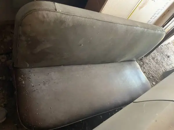 Nice bench seat from 1972 chevy pick up