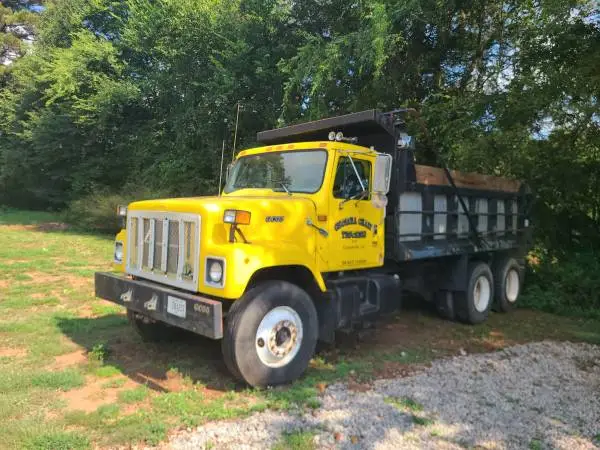 1999 INTERNATIONAL 2574 DUMP TRUCK