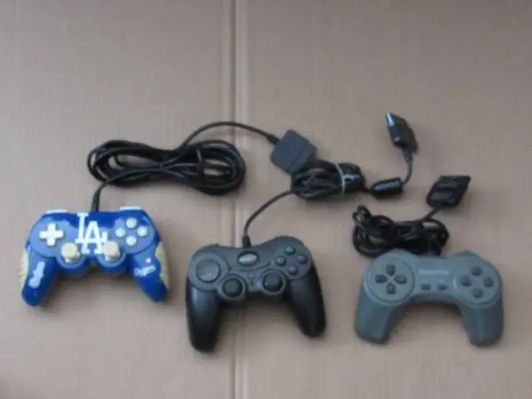3 Playstation Wired Controller - Dodgers Gamestop