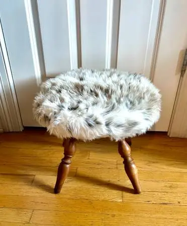 Cute ottoman solid wood legs