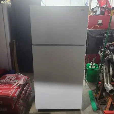 15cf Hotpoint Fridge with Icemaker