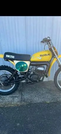 looking for old Suzuki dirt bikes complete ,parts or junk PAYING CASH