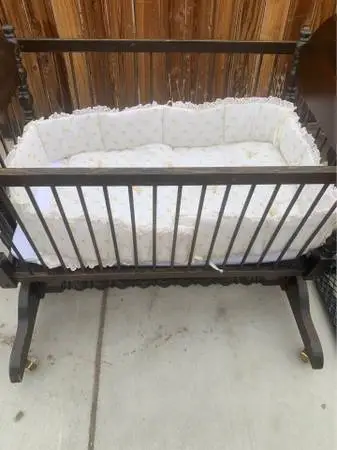 WOOD BASSINET