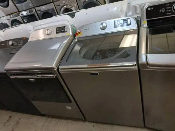 Maytag jumbo 5.3 cu ft top load washer and gas dryer