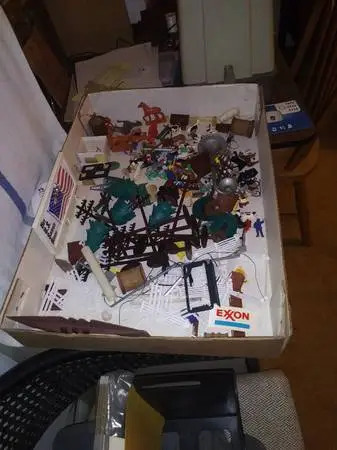 ### 027/ O gauge people , animals and layout accessories ###
