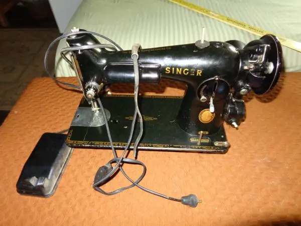 Singer sewing machine  201