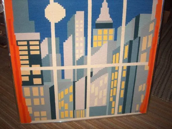 LARGE WOVEN ART PICTURE OF CHICAGO/ OR NEW YORK