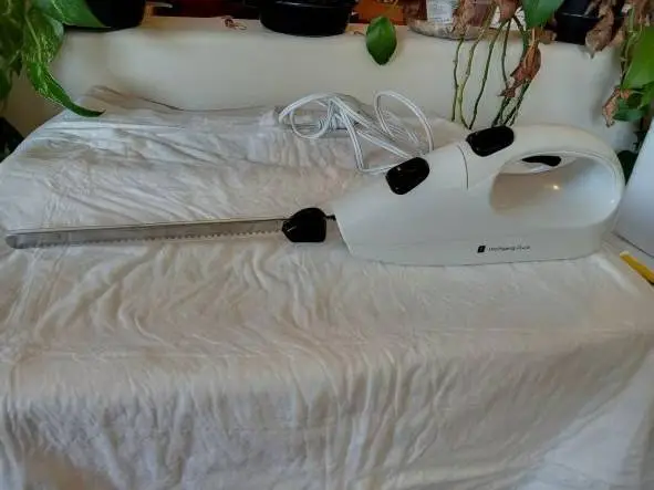 ELECTRIC KNIFE NEW