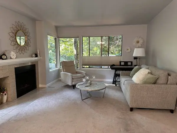 🏡 Bellevue Moving Sale – Luxury Designer Furniture