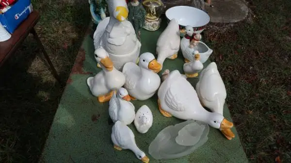 DUCKS OR SWANS COOKIE JAR + ABOUT 15 PIECES