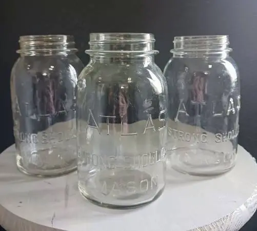 Vintage 1930s-1940s Atlas Strong Shoulder Mason Glass Quart Jar