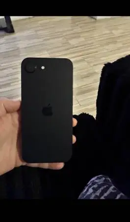 iPhone 16e