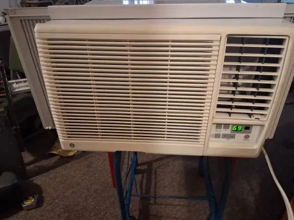 GE 12,000 BTU AIR CONDITIONER