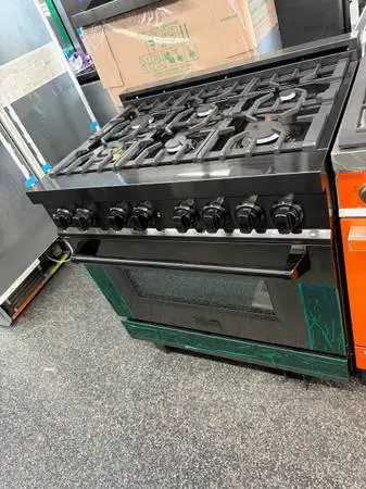 BLACK DUAL FUEL STOVE WITH MATCHING HOOD
