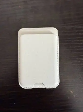 iPhone MagSafe Wallet 3 card holder White