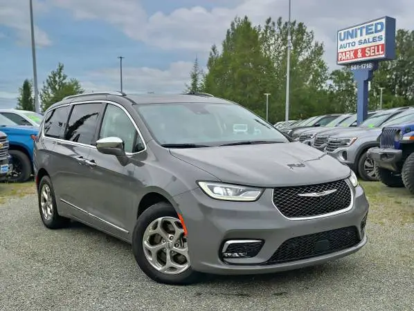 2021 Chrysler Pacifica Limited Minivan 4D