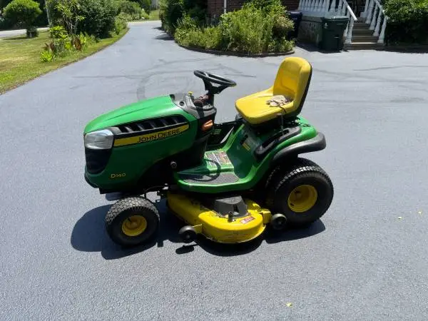 John Deere D140 V-Twin Briggs Hydrostati 48 Inch Deck low Hours