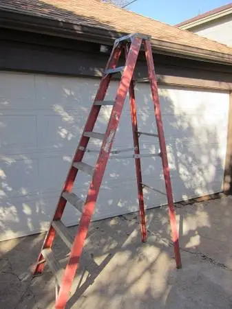 Heavy Duty 8 foot Fiberglass Stepladder