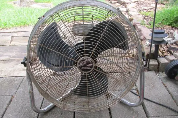 Hampton Bay 18 high velocity electric shop fan