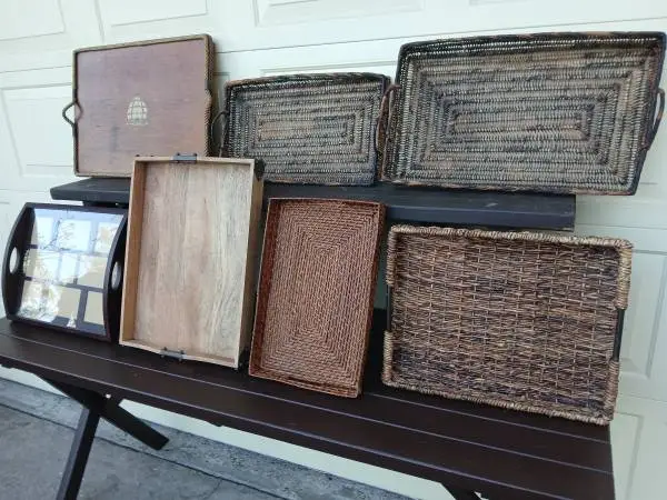 TRAYS / PLATTERS FOR DECOR OR SERVING or DISPLAY