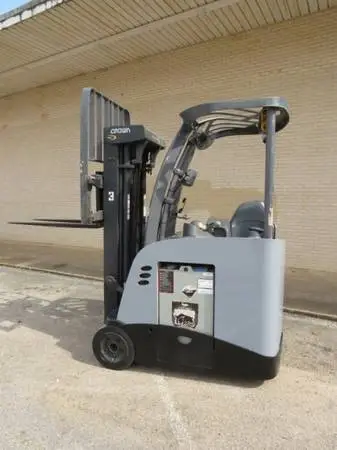 Crown RC 5530 Stand-Up Rider Lift Truck & Raymond RSS40 Walkie Stacker